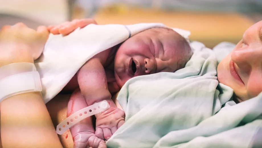 O femeie a rămas oarbă după nașterea primului ei copil, dar și-a recăpătat vederea un an mai târziu! Ce s-a întâmplat cu tânăra