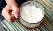 5 moduri în care te îngrașă alcoolul. Dereglează hormonii și împiedică ficatul să metabolizeze grăsimea