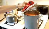 De ce nu e bine să lași oala cu ciorbă fierbinte să se răcească pe aragaz înainte să o bagi în frigider