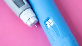 Știai că glicemia poate crește fără să mănânci zahăr? Obiceiurile zilnice care îți dau metabolismul peste cap