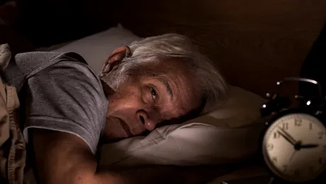 Ce făceau bătrânii pe vremuri pentru insomnie. Remedii simple care ajutau la somn fără pastile
