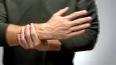Ce înseamnă când îți amorțesc degetele: cauze și soluții simple