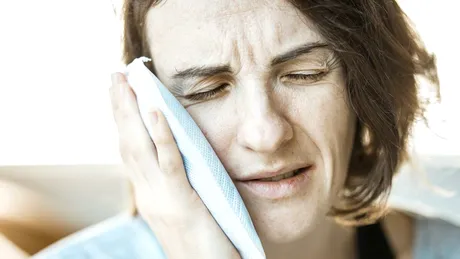 5 motive pentru care te confrunți cu dureri de dinți dimineața