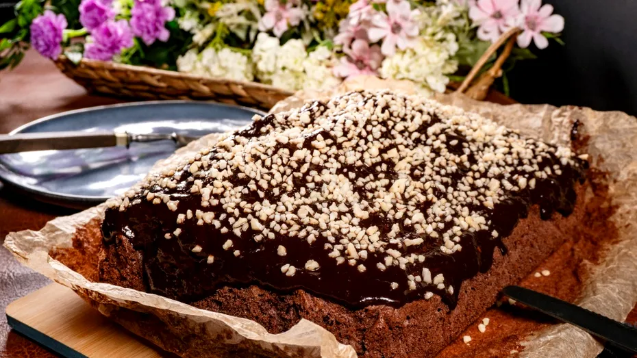 Desertul care se separă în trei straturi diferite în timp ce se coace. Cum să prepari prăjitura Magic Cake