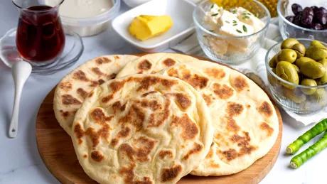 Pâinicile naan care au cucerit internetul. Rețeta virală pe TikTok pe care o poate face oricine acasă