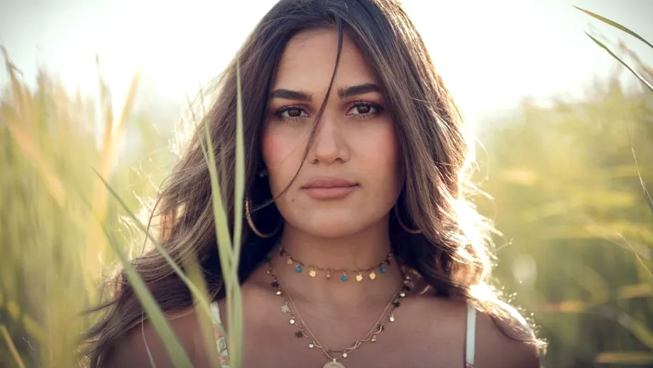 (P) Machiaj de vară pas cu pas – un efect strălucitor fără a arăta că porți o mască