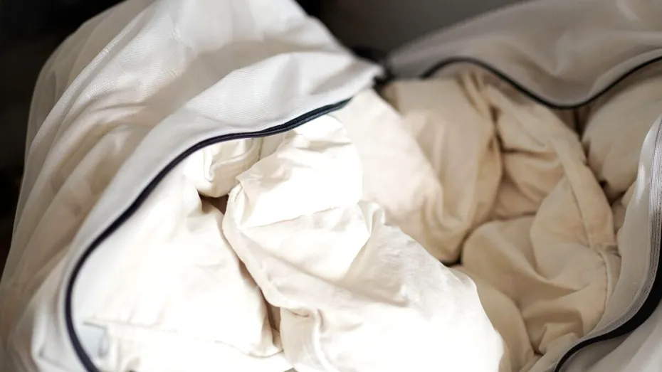 Cum să speli o plapumă prea mare pentru mașina de spălat. Soluția SIMPLĂ pentru o curățare ca la carte