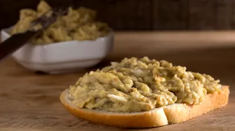 Salată de vinete cu iaurt și usturoi. Iese gustoasă și are puține calorii!