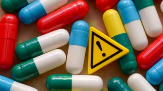 Combinații „interzise” când iei suplimente alimentare: se anulează efectele sau apar reacții adverse