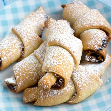 Rețeta tradițională de cornulețe fragede și delicioase. Secretul gospodinelor pentru aluat perfect