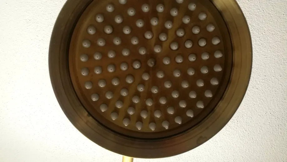 Spală-te cu apă rece! Vezi ce efecte dovedite au dușurile reci și câte minute trebuie să țină