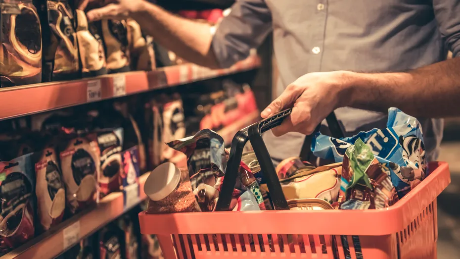 Trucul prin care magazinele te fac să cheltuiești mai mulți bani decât ți-ai propus