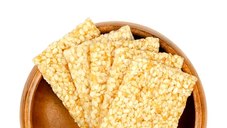 Batoane cu susan, miere și nuci – rețeta pe care trebuie să o încerci. Sunt delicioase!