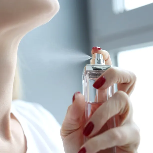 Secretul franțuzoaicelor. Cum să folosești corect parfumul pentru un miros de durată și irezistibil