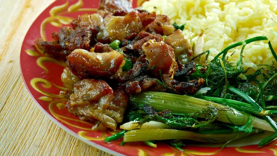 Stufat de miel cu multă ceapă verde și usturoi - rețetă tradițională pentru masa de Paște