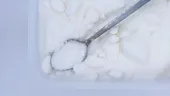 De ce se întărește zahărul în recipient? Trucul simplu care îl poate face din nou fin și ușor de folosit