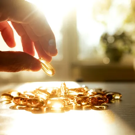 Vitamina „tăcută” de care depind oasele, imunitatea și starea de spirit. Ce se întâmplă când îți lipsește