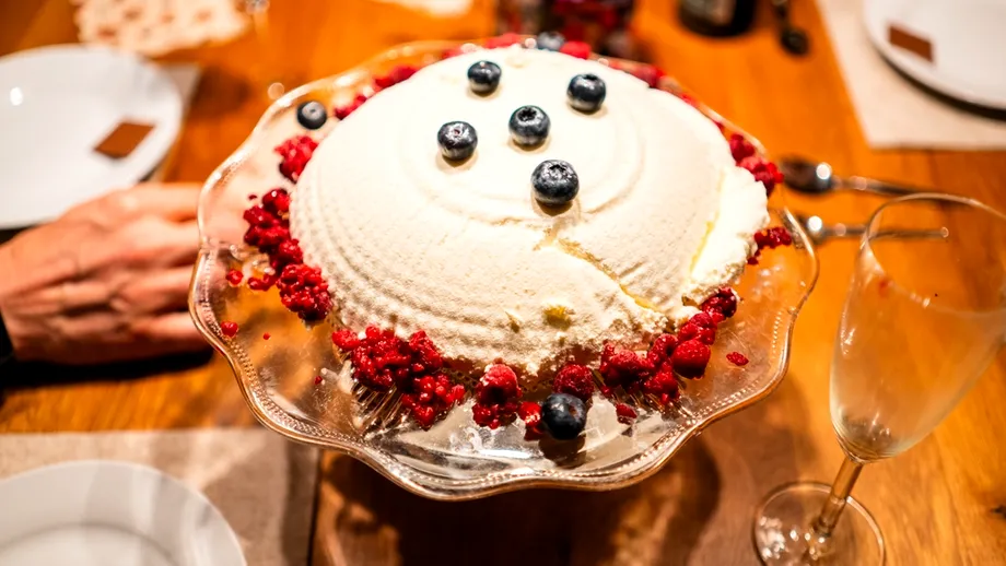 Deserturi cu afine care cuceresc vara. Rețete rapide și delicioase pe care le faci fără bătăi de cap