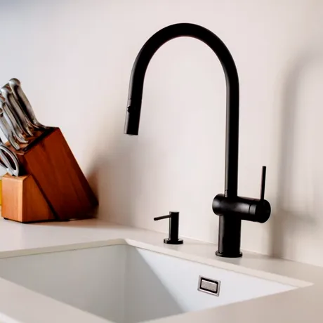 Cea mai bună soluție naturală pentru curățarea bateriilor negre. Așa NU le deteriorezi