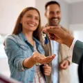 Vrei să te muți cu partenerul? Cele 5 întrebări pe care trebuie să vi le puneți înainte