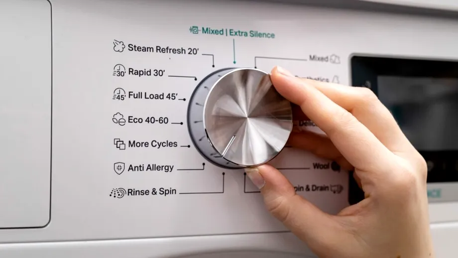 Folosești ciclul de spălare rapidă prea des? Iată ce se întâmplă cu hainele tale