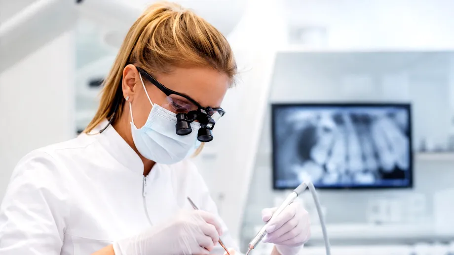 (P) Tratamentul de canal cu endodonție magnificată: ghid complet pentru pacienți în 2026