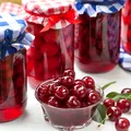 Compot de vișine fără zahăr și conservanți. E savuros și cu puține calorii