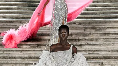 Valentino, colecție de toamnă/iarnă 2022-2023, cu iz romantic