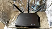 De ce trebuie să pui o folie de aluminiu în spatele router-ului wifi. Puțini români cunosc motivul