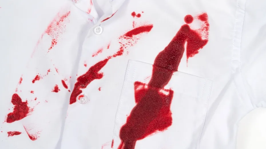 Cum scoți petele de roșii de pe haine, cu bicarbonat de sodiu și oțet. Hainele tale își vor recăpăta strălucirea