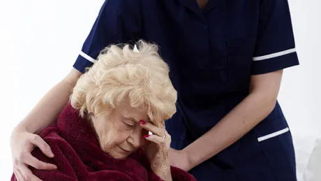 Anestezia generală poate creşte riscul de demenţă la bătrâneţe