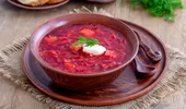 Borș cu sfeclă roșie – un preparat pe care ucrainenii îl consumă la ordinea zilei
