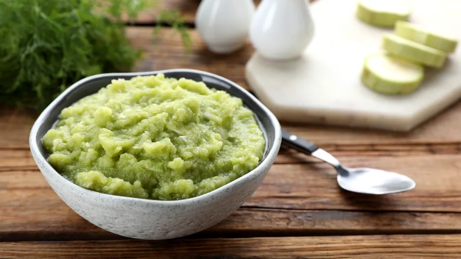 Salată de dovlecei cu iaurt și mărar. Rețetă turcească răcoritoare, cu puține calorii