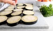 Cum se coc corect vinetele? Aceasta e cea mai simplă metodă de a pregăti vinete delicioase pentru iarnă