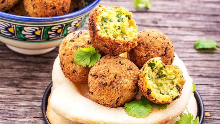 Chiftele din cartofi cu morcovi și mazăre. Rețetă delicioasă de post