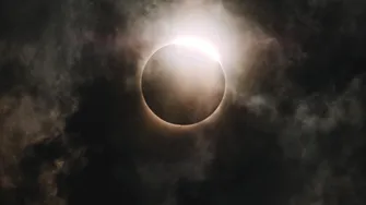 Eclipsa de Soare din 12 august a trecut, dar efectele ei abia încep. Ce se schimbă pentru fiecare zodie în parte?