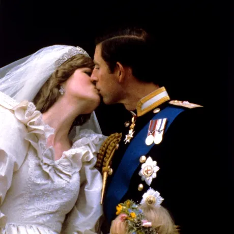 De la divorțul Prințesei din Dubai, anunțat pe Instagram, până la triunghiul amoros dintre Regele Charles, Diana și Camilla: aventurile regale au șocat lumea