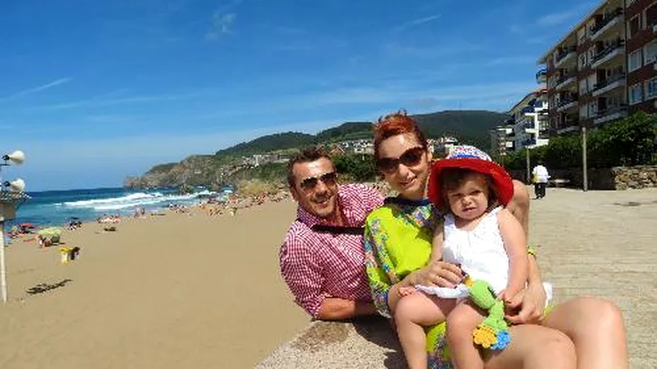 Dan Cruceru s-a relaxat alături de familie pe plajele din Spania