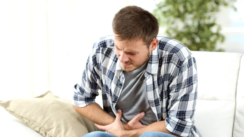 Complicația severă care se poate manifesta prin durere abdominală intensă și febră