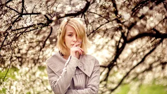 (P) Anxietatea de primăvară: De ce schimbarea anotimpului ne poate accentua stările de neliniște