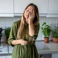 De ce unele persoane te lasă fără energie după doar câteva minute de conversație. Explicația psihologică