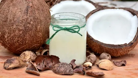 Beneficiile uleiului de cocos. Cinci motive să îl foloseşti