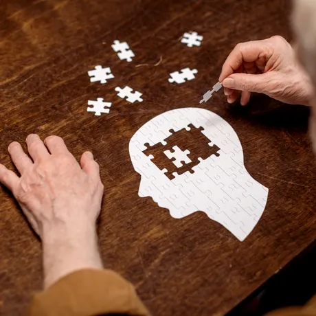 Semnul care trădează apariția demenței. Modul în care o persoană își alege hainele ar putea fi un prim indiciu al bolii