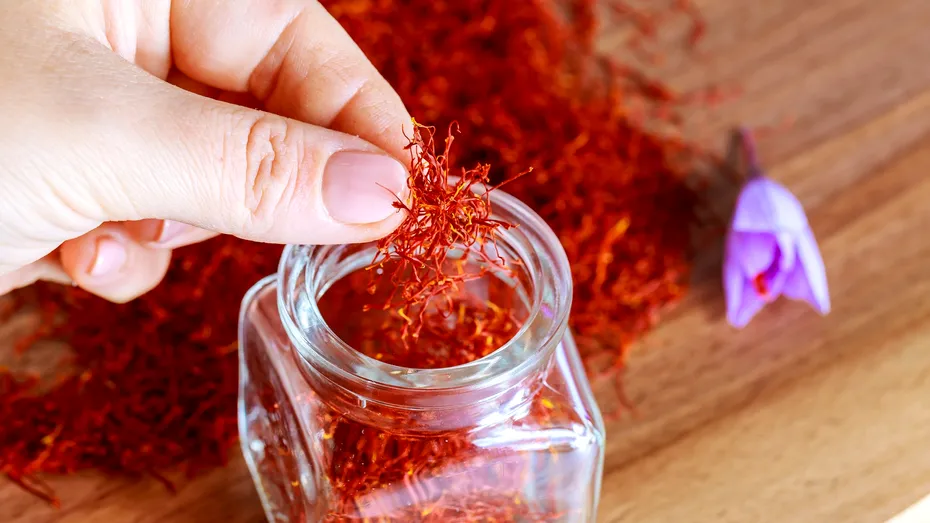 Pune acest condiment în mâncare ca să scapi de „aripioare”. E bun și pentru ficatul gras!