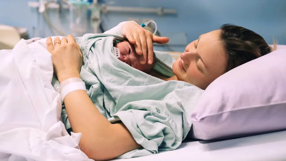 O femeie care a ales să devină mamă singură a descoperit că fiica ei are zeci de frați vitregi. „După ce am cunoscut celelalte mame…”