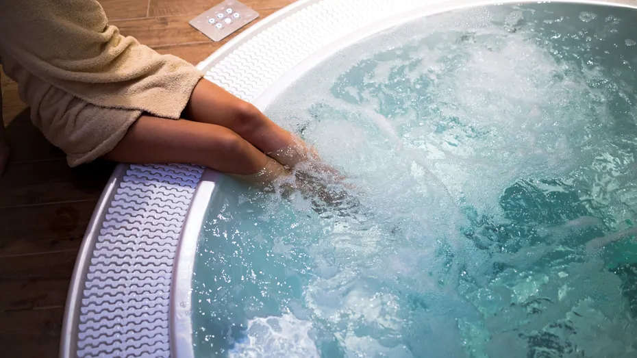 ATENȚIE la jacuzzi, piscină și dușuri! Poți lua o boală infecțioasă MORTALĂ! Despre ce este vorba