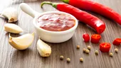 Sosul picant pe care nutriționiștii îl preferă în locul ketchupului. Are foarte puține calorii, dar ascunde un dezavantaj