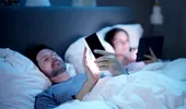 De ce verificarea telefonului înainte de culcare poate deveni un reflex greu de întrerupt