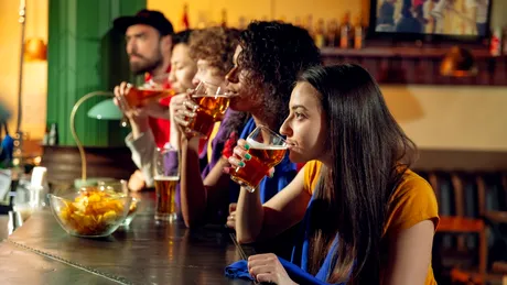 Alimentul surprinzător care te-ar putea scăpa de mahmureală, potrivit medicilor