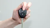 De ce își învelesc unii români cheia mașinii în folie de aluminiu?